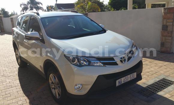 Nunua Ilio tumika Toyota RAV4 Nyeupe Gari ndani ya Livingstone nchini Zambia Nunua Ilio tumika Toyota RAV4 Nyeupe Gari ndani ya Livingstone nchini Zambia