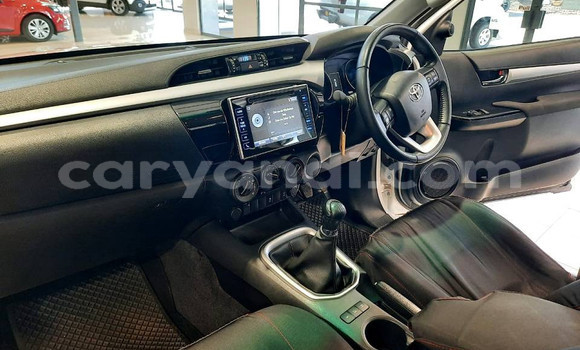 Nunua Ilio tumika Toyota Hilux Nyeupe Gari ndani ya Livingstone nchini Zambia Nunua Ilio tumika Toyota Hilux Nyeupe Gari ndani ya Livingstone nchini Zambia