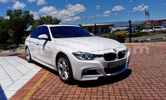 Nunua Ilio tumika BMW 3–Series Nyeupe Gari ndani ya Livingstone nchini Zambia