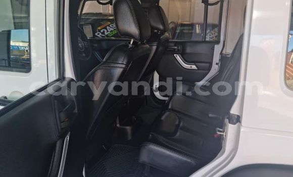 Acheter Occasion Voiture Jeep Wrangler Blanc à Livingstone, Zambie Acheter Occasion Voiture Jeep Wrangler Blanc à Livingstone, Zambie