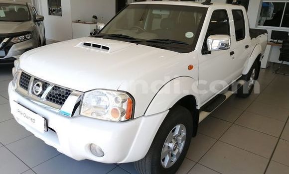 Nunua Ilio tumika Nissan Hardbody Nyeupe Gari ndani ya Livingstone nchini Zambia Nunua Ilio tumika Nissan Hardbody Nyeupe Gari ndani ya Livingstone nchini Zambia