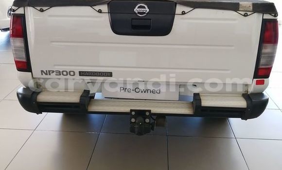 Nunua Ilio tumika Nissan Hardbody Nyeupe Gari ndani ya Livingstone nchini Zambia Nunua Ilio tumika Nissan Hardbody Nyeupe Gari ndani ya Livingstone nchini Zambia