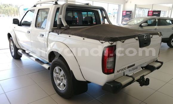 Nunua Ilio tumika Nissan Hardbody Nyeupe Gari ndani ya Livingstone nchini Zambia Nunua Ilio tumika Nissan Hardbody Nyeupe Gari ndani ya Livingstone nchini Zambia