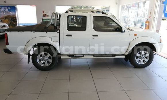 Nunua Ilio tumika Nissan Hardbody Nyeupe Gari ndani ya Livingstone nchini Zambia Nunua Ilio tumika Nissan Hardbody Nyeupe Gari ndani ya Livingstone nchini Zambia