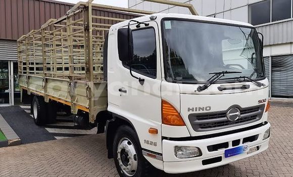 Acheter Occasion Utilitaire Hino 300 Series Blanc à Livingstone, Zambie Acheter Occasion Utilitaire Hino 300 Series Blanc à Livingstone, Zambie