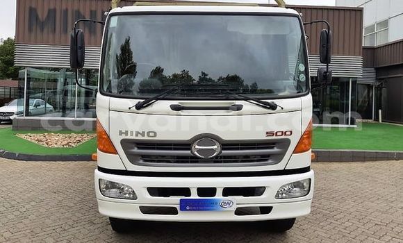 Acheter Occasion Utilitaire Hino 300 Series Blanc à Livingstone, Zambie Acheter Occasion Utilitaire Hino 300 Series Blanc à Livingstone, Zambie