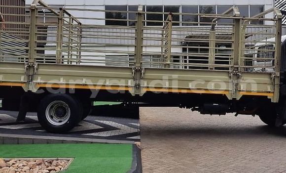 Acheter Occasion Utilitaire Hino 300 Series Blanc à Livingstone, Zambie Acheter Occasion Utilitaire Hino 300 Series Blanc à Livingstone, Zambie