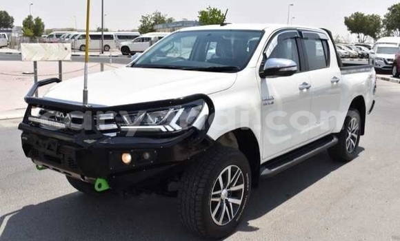 Acheter Occasion Voiture Toyota Hilux Blanc à Livingstone, Zambie Acheter Occasion Voiture Toyota Hilux Blanc à Livingstone, Zambie