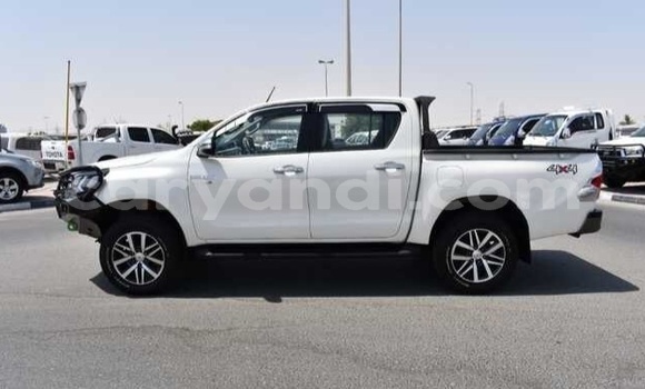Acheter Occasion Voiture Toyota Hilux Blanc à Livingstone, Zambie Acheter Occasion Voiture Toyota Hilux Blanc à Livingstone, Zambie