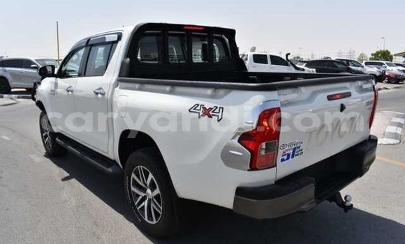 Acheter Occasion Voiture Toyota Hilux Blanc à Livingstone, Zambie Acheter Occasion Voiture Toyota Hilux Blanc à Livingstone, Zambie