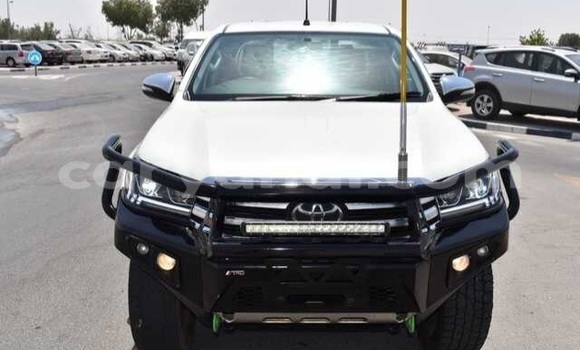 Acheter Occasion Voiture Toyota Hilux Blanc à Livingstone, Zambie Acheter Occasion Voiture Toyota Hilux Blanc à Livingstone, Zambie
