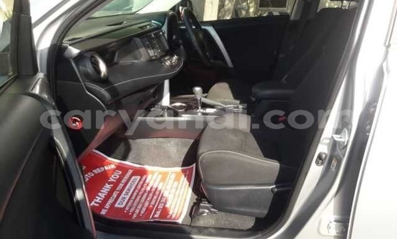 Acheter Occasion Voiture Toyota RAV4 Gris à Livingstone, Zambie Acheter Occasion Voiture Toyota RAV4 Gris à Livingstone, Zambie