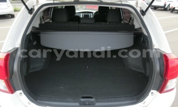 Acheter Occasion Voiture Toyota Corolla Blanc à Livingstone, Zambie Acheter Occasion Voiture Toyota Corolla Blanc à Livingstone, Zambie