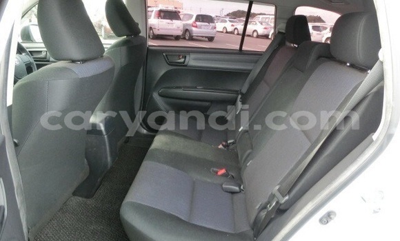 Acheter Occasion Voiture Toyota Corolla Blanc à Livingstone, Zambie Acheter Occasion Voiture Toyota Corolla Blanc à Livingstone, Zambie