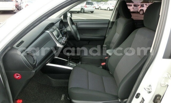 Acheter Occasion Voiture Toyota Corolla Blanc à Livingstone, Zambie Acheter Occasion Voiture Toyota Corolla Blanc à Livingstone, Zambie