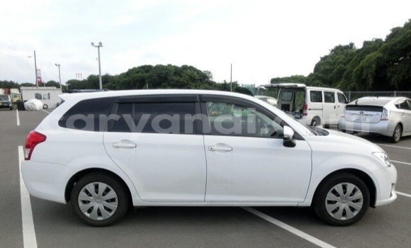 Acheter Occasion Voiture Toyota Corolla Blanc à Livingstone, Zambie Acheter Occasion Voiture Toyota Corolla Blanc à Livingstone, Zambie