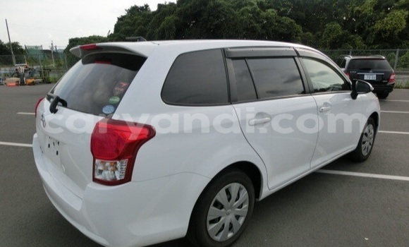 Acheter Occasion Voiture Toyota Corolla Blanc à Livingstone, Zambie Acheter Occasion Voiture Toyota Corolla Blanc à Livingstone, Zambie