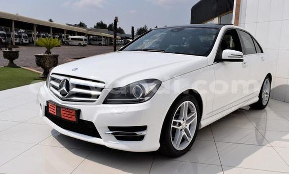 Buy Used Mercedes‒Benz C–Class White Car in Livingstone in Zambia