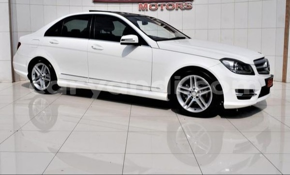Acheter Occasion Voiture Mercedes‒Benz C–Class Blanc à Livingstone, Zambie Acheter Occasion Voiture Mercedes‒Benz C–Class Blanc à Livingstone, Zambie