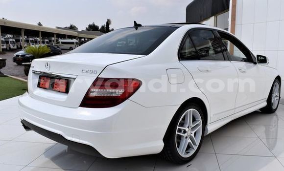 Acheter Occasion Voiture Mercedes‒Benz C–Class Blanc à Livingstone, Zambie Acheter Occasion Voiture Mercedes‒Benz C–Class Blanc à Livingstone, Zambie