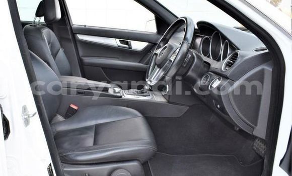 Acheter Occasion Voiture Mercedes‒Benz C–Class Blanc à Livingstone, Zambie Acheter Occasion Voiture Mercedes‒Benz C–Class Blanc à Livingstone, Zambie