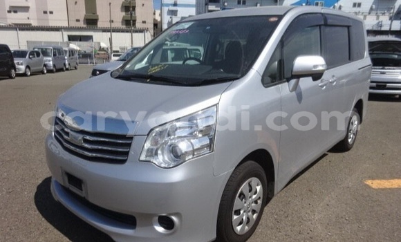 Acheter Occasion Voiture Toyota Noah Gris à Livingstone, Zambie Acheter Occasion Voiture Toyota Noah Gris à Livingstone, Zambie