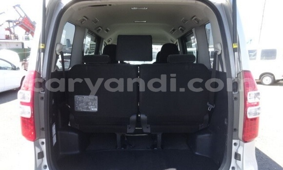 Acheter Occasion Voiture Toyota Noah Gris à Livingstone, Zambie Acheter Occasion Voiture Toyota Noah Gris à Livingstone, Zambie