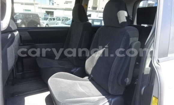 Acheter Occasion Voiture Toyota Noah Gris à Livingstone, Zambie Acheter Occasion Voiture Toyota Noah Gris à Livingstone, Zambie
