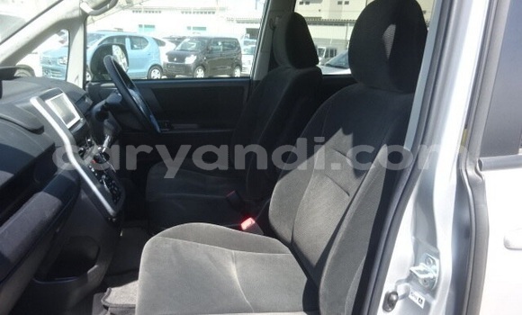 Acheter Occasion Voiture Toyota Noah Gris à Livingstone, Zambie Acheter Occasion Voiture Toyota Noah Gris à Livingstone, Zambie