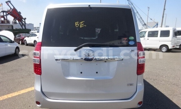 Acheter Occasion Voiture Toyota Noah Gris à Livingstone, Zambie Acheter Occasion Voiture Toyota Noah Gris à Livingstone, Zambie