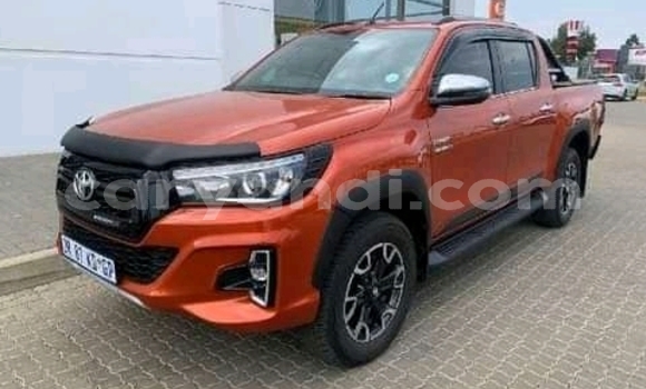 Tenga Tsaru Toyota Hilux Zvimwe Mota in Lusaka in Zambia
