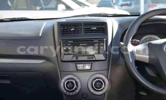 Acheter Occasion Voiture Toyota Avanza Gris à Livingstone, Zambie Acheter Occasion Voiture Toyota Avanza Gris à Livingstone, Zambie