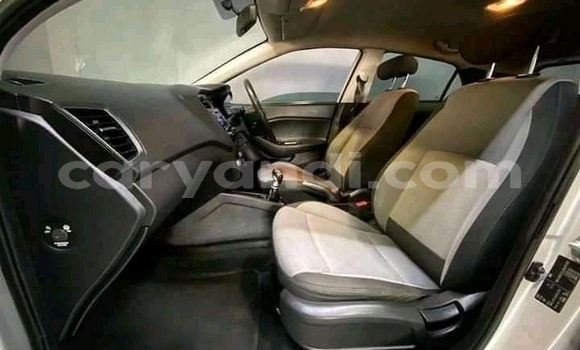 Acheter Occasion Voiture Hyundai i20 Gris à Kalomo, Du sud Acheter Occasion Voiture Hyundai i20 Gris à Kalomo, Du sud