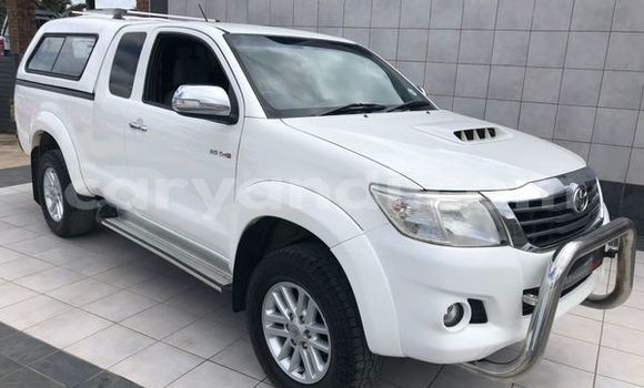 Acheter Occasion Voiture Toyota Hilux Blanc à Livingstone, Zambie Acheter Occasion Voiture Toyota Hilux Blanc à Livingstone, Zambie