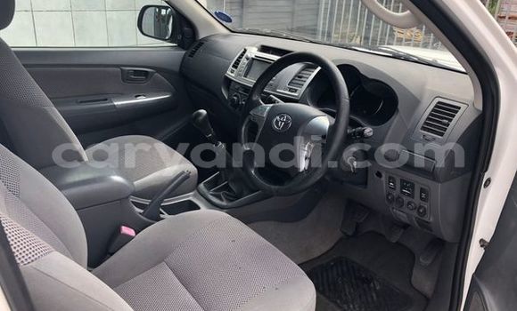 Acheter Occasion Voiture Toyota Hilux Blanc à Livingstone, Zambie Acheter Occasion Voiture Toyota Hilux Blanc à Livingstone, Zambie