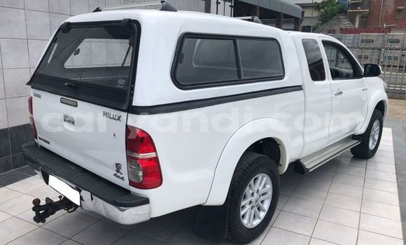 Acheter Occasion Voiture Toyota Hilux Blanc à Livingstone, Zambie Acheter Occasion Voiture Toyota Hilux Blanc à Livingstone, Zambie