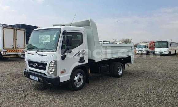 Buy Used Hyundai Chorus White Truck in Lusaka in Zambia Buy Used Hyundai Chorus White Truck in Lusaka in Zambia