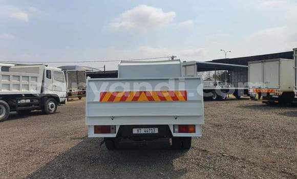 Buy Used Hyundai Chorus White Truck in Lusaka in Zambia Buy Used Hyundai Chorus White Truck in Lusaka in Zambia