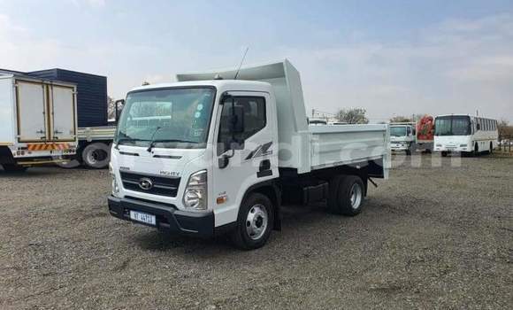 Buy Used Hyundai Chorus White Truck in Lusaka in Zambia Buy Used Hyundai Chorus White Truck in Lusaka in Zambia