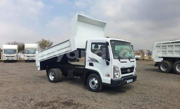 Buy Used Hyundai Chorus White Truck in Lusaka in Zambia Buy Used Hyundai Chorus White Truck in Lusaka in Zambia