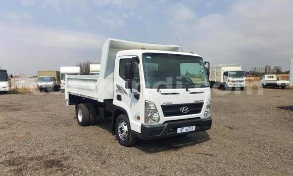 Buy Used Hyundai Chorus White Truck in Lusaka in Zambia Buy Used Hyundai Chorus White Truck in Lusaka in Zambia