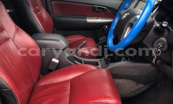 Nunua Ilio tumika Toyota Hilux Bluu Gari ndani ya Livingstone nchini Zambia Nunua Ilio tumika Toyota Hilux Bluu Gari ndani ya Livingstone nchini Zambia