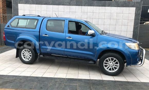 Nunua Ilio tumika Toyota Hilux Bluu Gari ndani ya Livingstone nchini Zambia Nunua Ilio tumika Toyota Hilux Bluu Gari ndani ya Livingstone nchini Zambia