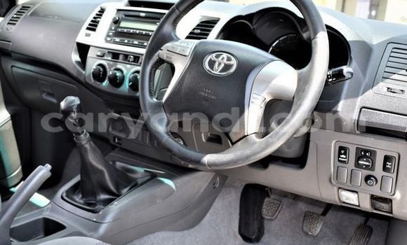 Nunua Ilio tumika Toyota Hilux Nyeusi Gari ndani ya Livingstone nchini Zambia Nunua Ilio tumika Toyota Hilux Nyeusi Gari ndani ya Livingstone nchini Zambia