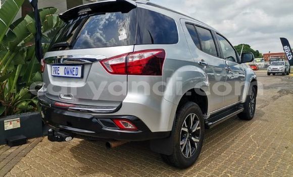 Tenga Tsaru Isuzu KB Sirivha Mota in Livingstone in Zambia Tenga Tsaru Isuzu KB Sirivha Mota in Livingstone in Zambia