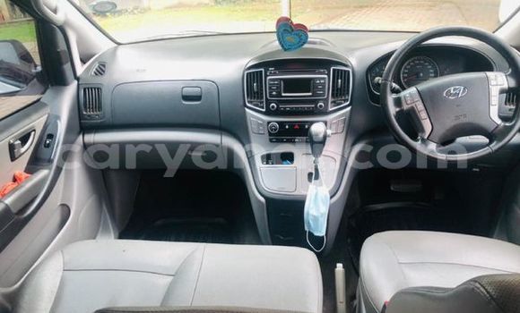 Tenga Tsaru Hyundai H1 Chena Mota in Livingstone in Zambia Tenga Tsaru Hyundai H1 Chena Mota in Livingstone in Zambia