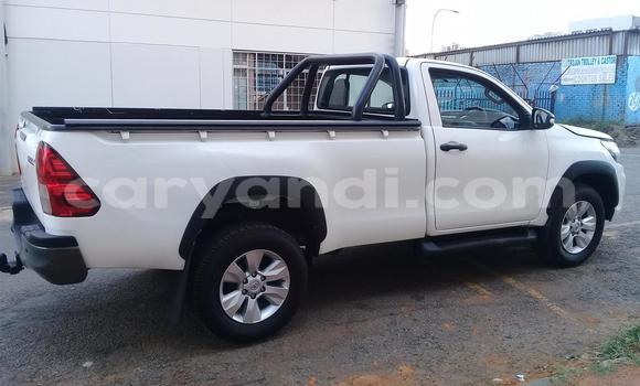 Nunua Ilio tumika Toyota Hilux Nyeupe Gari ndani ya Livingstone nchini Zambia Nunua Ilio tumika Toyota Hilux Nyeupe Gari ndani ya Livingstone nchini Zambia