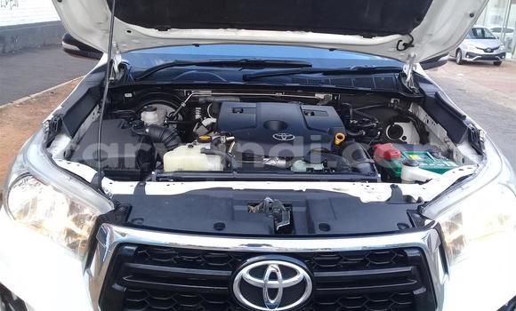 Nunua Ilio tumika Toyota Hilux Nyeupe Gari ndani ya Livingstone nchini Zambia Nunua Ilio tumika Toyota Hilux Nyeupe Gari ndani ya Livingstone nchini Zambia