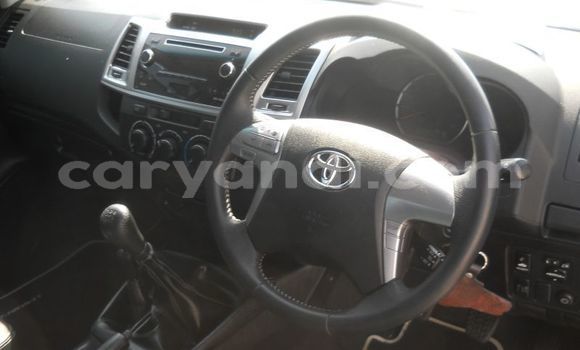 Nunua Ilio tumika Toyota Hilux Fedha Gari ndani ya Livingstone nchini Zambia Nunua Ilio tumika Toyota Hilux Fedha Gari ndani ya Livingstone nchini Zambia