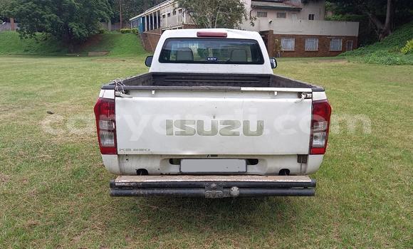 Tenga Tsaru Isuzu KB Chena Mota in Chilanga in Lusaka Tenga Tsaru Isuzu KB Chena Mota in Chilanga in Lusaka